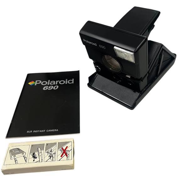 Vintage Polaroid 690 SLR Point & Shoot Instant Film Camera Vintage Polaroid 690 SLR Point & Shoot Instant Film Camera